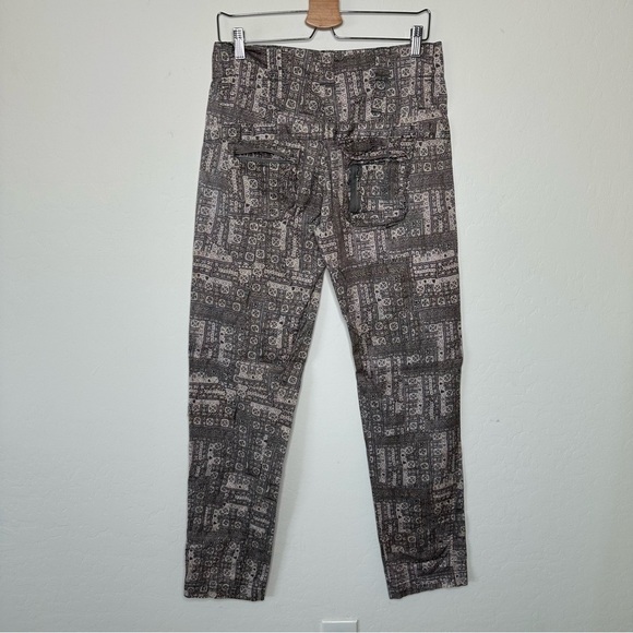 Johnny Was Pete & Greta Y2K Artsy Patterned Cargo Pants Size 4 - Picture 10 of 11